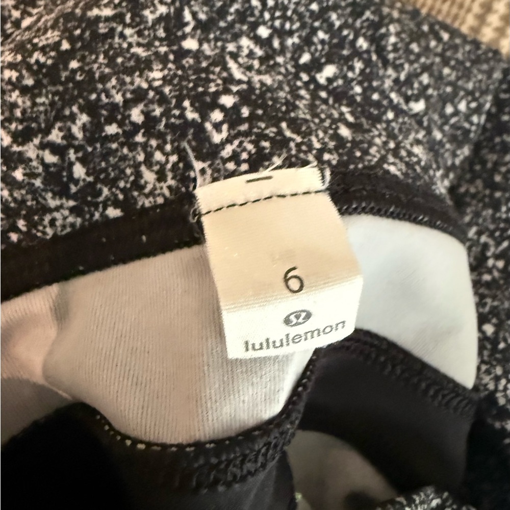 Lululemon Black and White Leggings - Picture 4 of 4